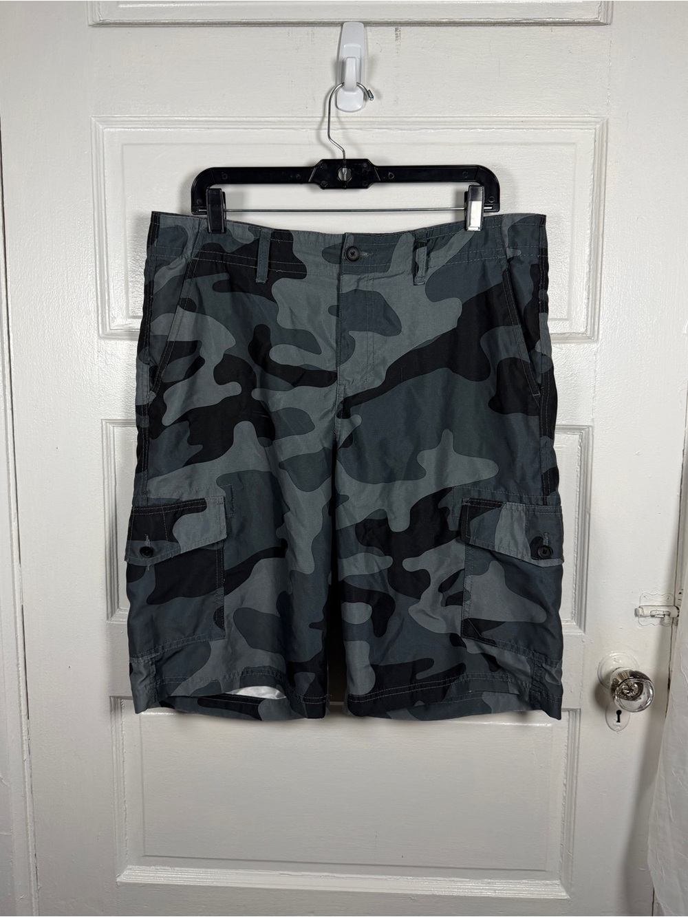 Tony Hawk Men's Gray & Black Camo Cargo Shorts Y2K Skater Gorpcore Utility 34